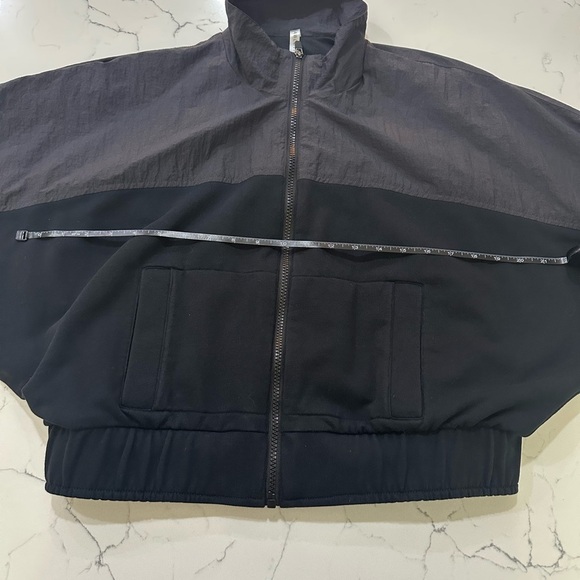 Fabletics Bobbie Glam Colorblock Cropped Jacket Black Full Zip size Large - Picture 15 of 16